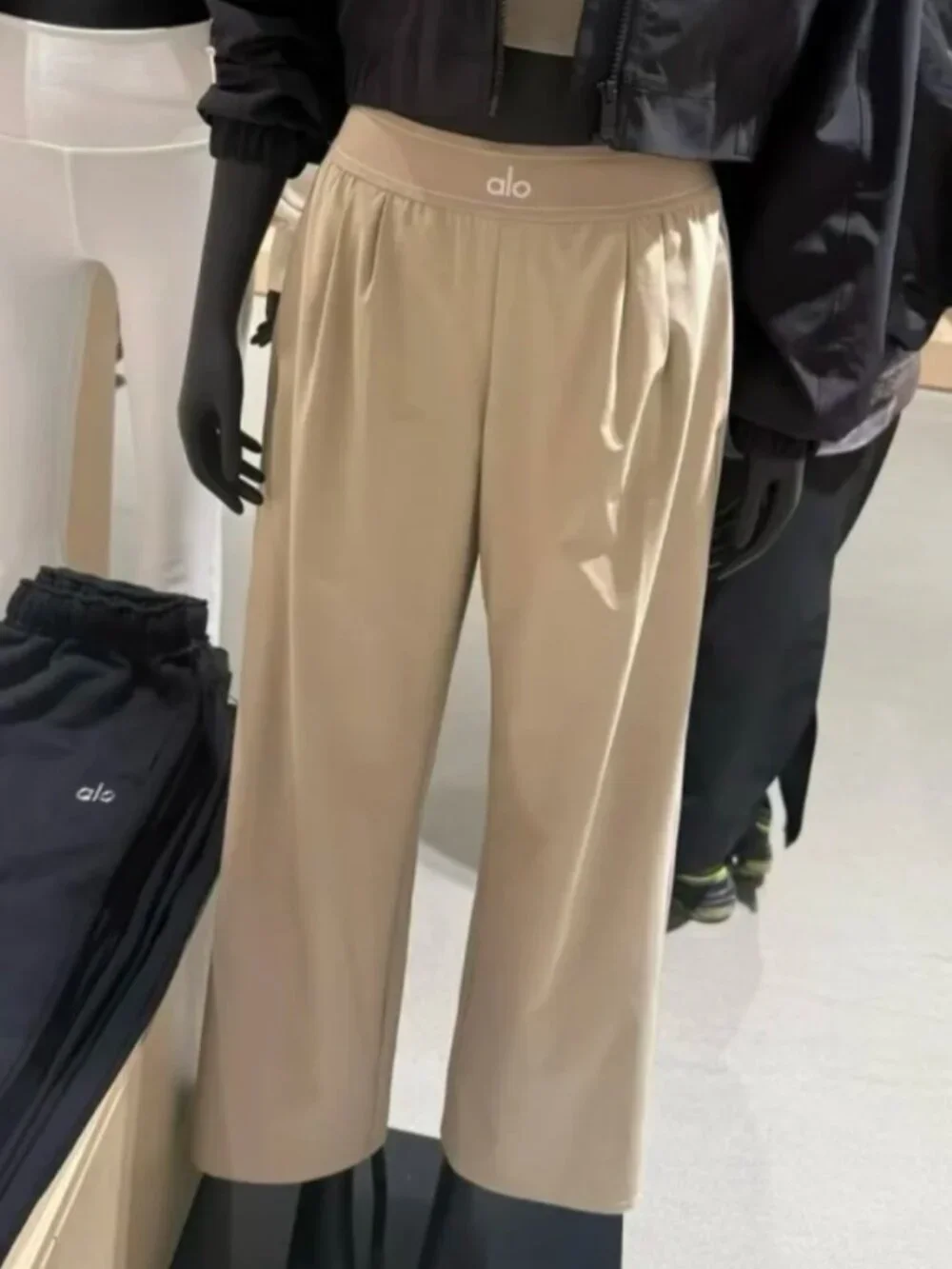👑Alo Yoga Suit Up Trouser Gravel Color Regular 30-inch Inner Seam Length 🌟 - Picture 2 of 9
